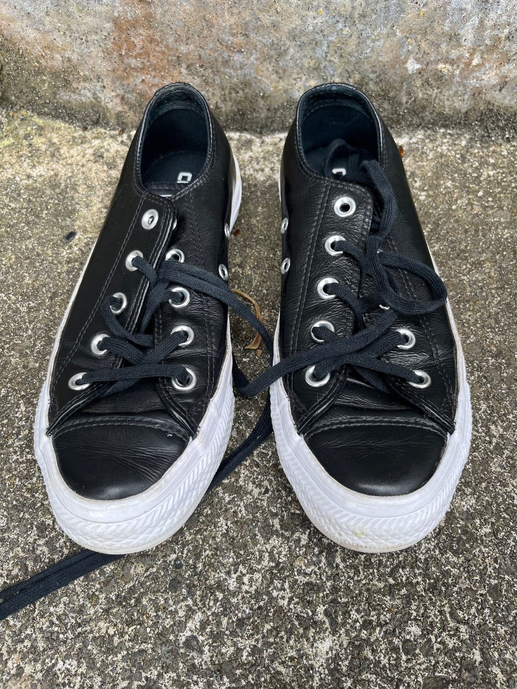 Black leather converse   uk 3.5 (eu 36.5)