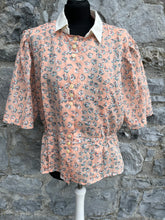 Load image into Gallery viewer, 90s peach floral blouse uk 12-14
