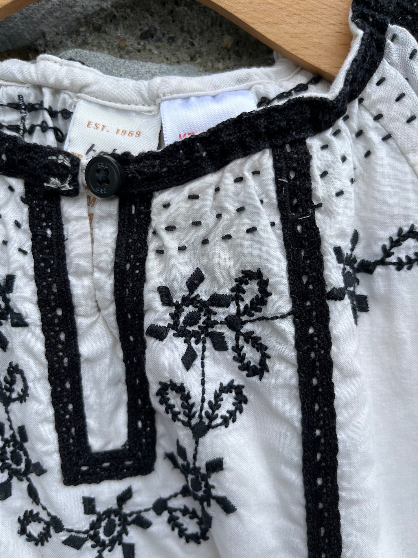 Folk embroidered top  6-12m (68-80cm)