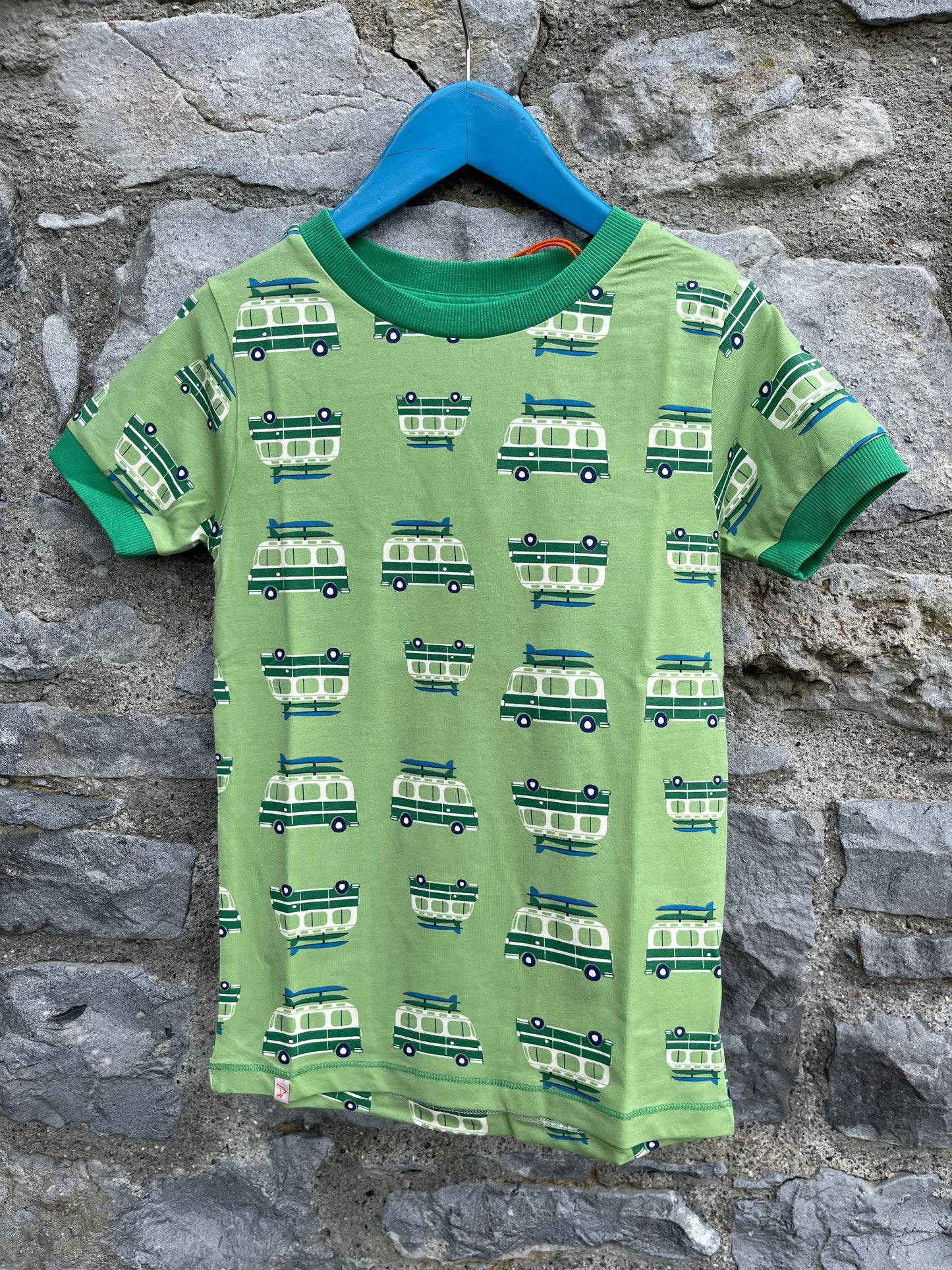 Green autovans on the road T-shirt  4y (104cm)