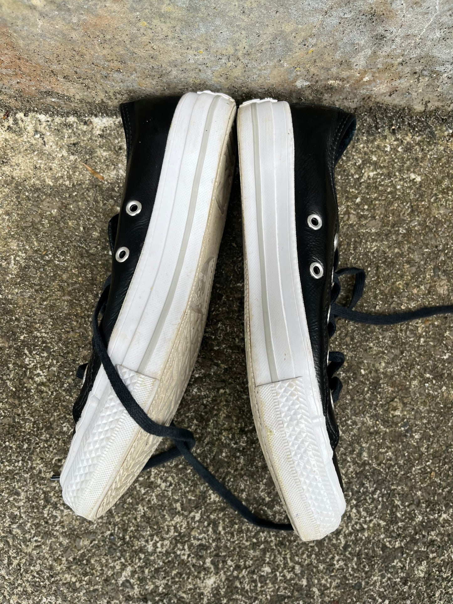 Black leather converse   uk 3.5 (eu 36.5)