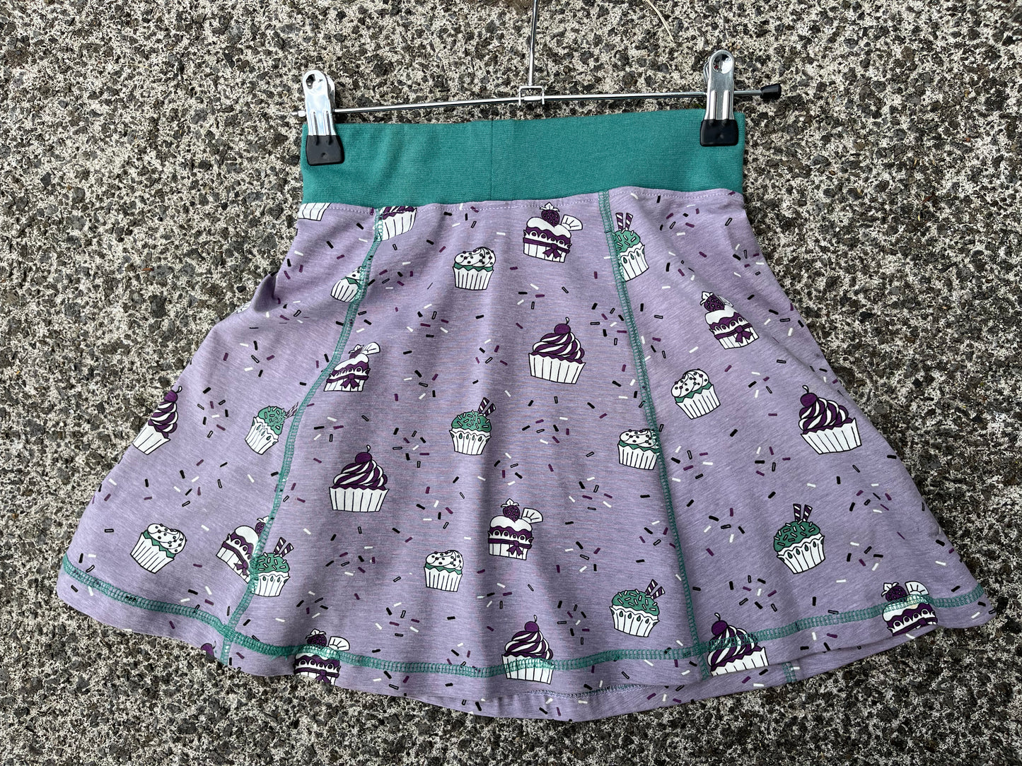 Purple cupcakes skirt   7-8y (122-128cm)