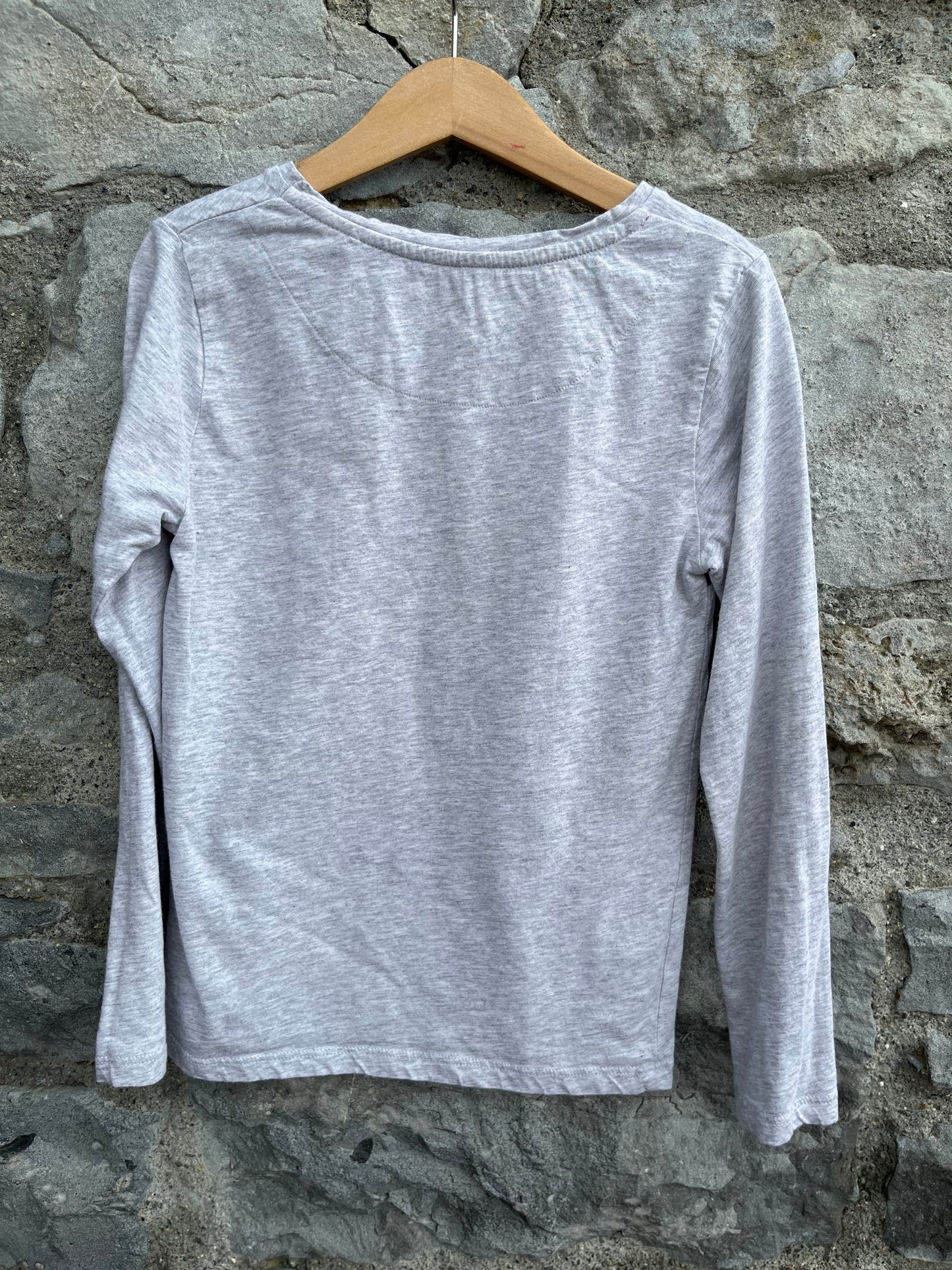 Rainbow grey top   7y (122cm)