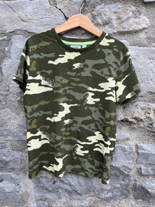 Camouflage dinosaur T-shirt  7y (122cm)