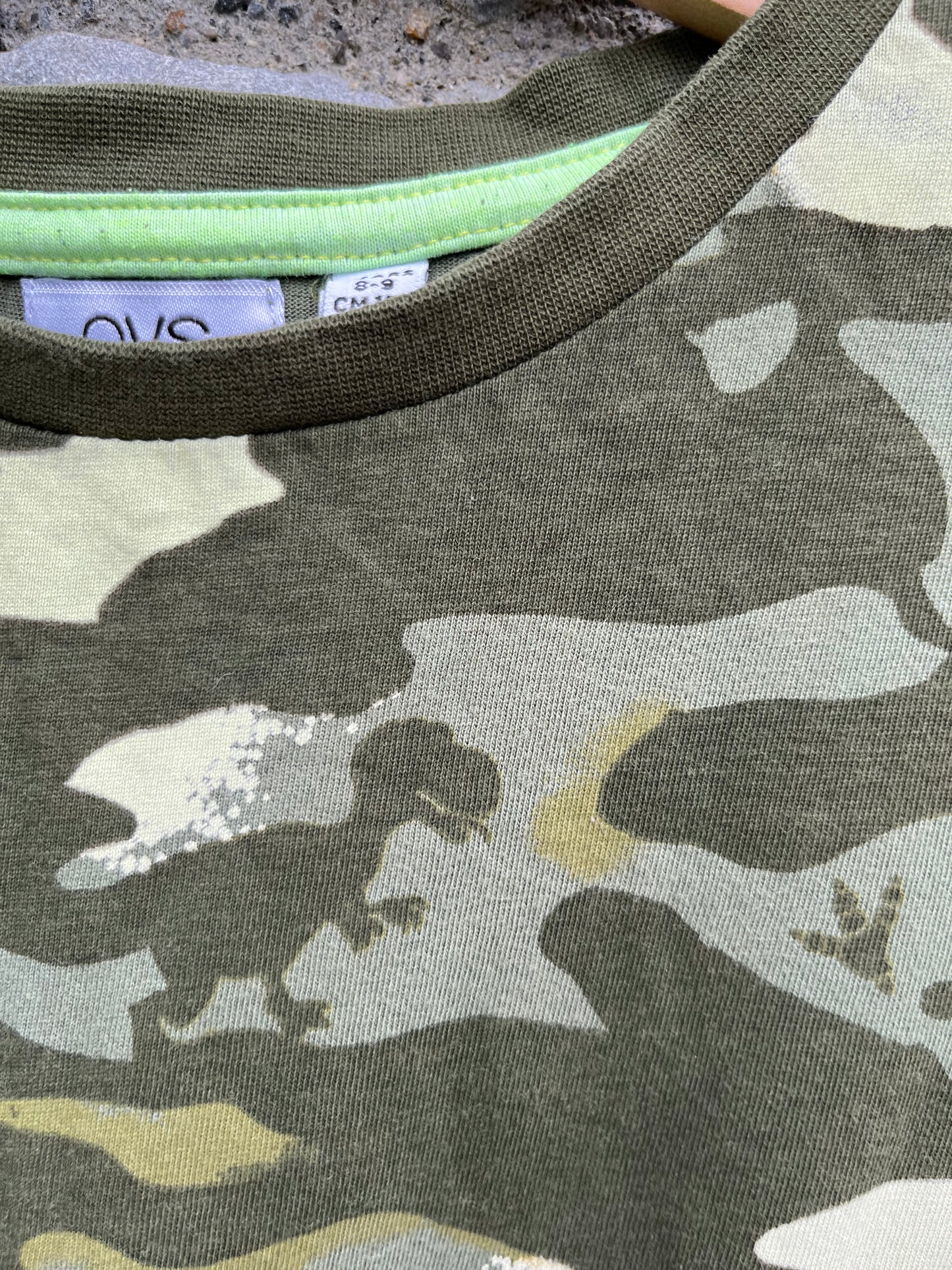 Camouflage dinosaur T-shirt  7y (122cm)