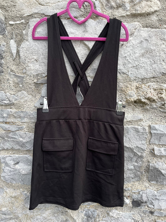 Black pinafore  9y (134cm)