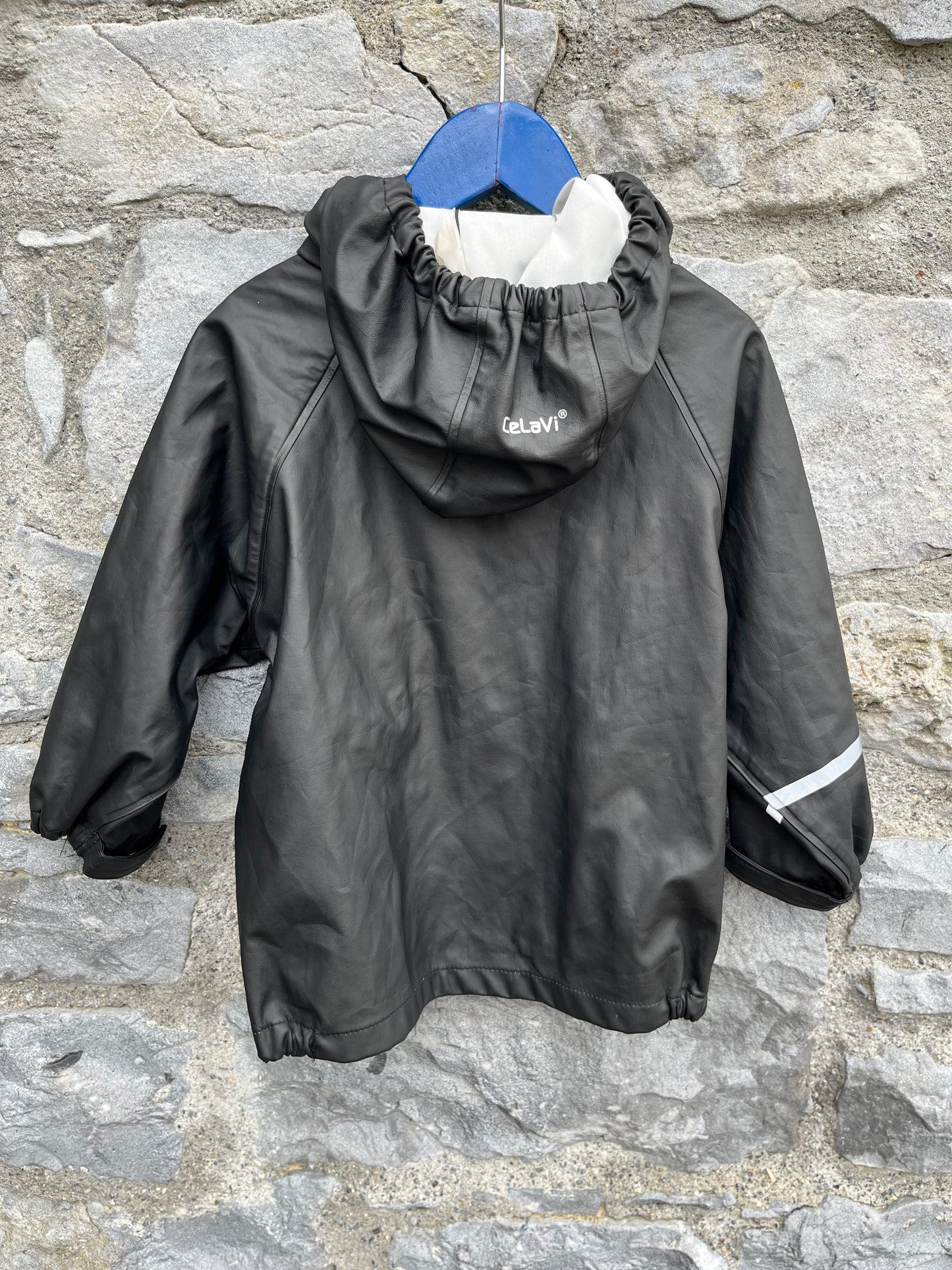 Black raincoat   2y (92cm)