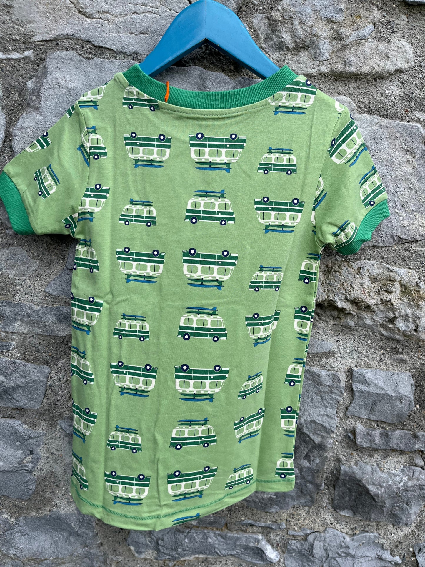 Green autovans on the road T-shirt  4y (104cm)