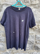 Load image into Gallery viewer, Tiny astronauts black T-shirt  9-10y (134-140cm)
