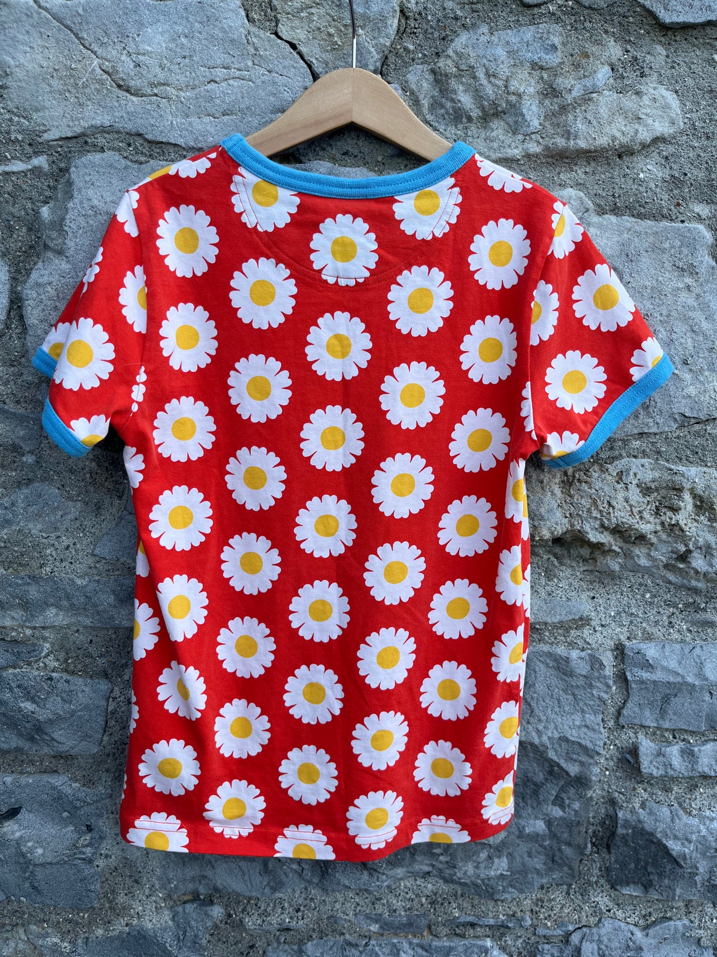 Red daisies T-shirt  9-10y (134-140cm)