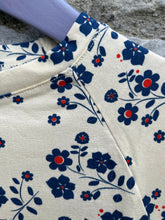 Load image into Gallery viewer, True blue flowers tee  6y (116cm)
