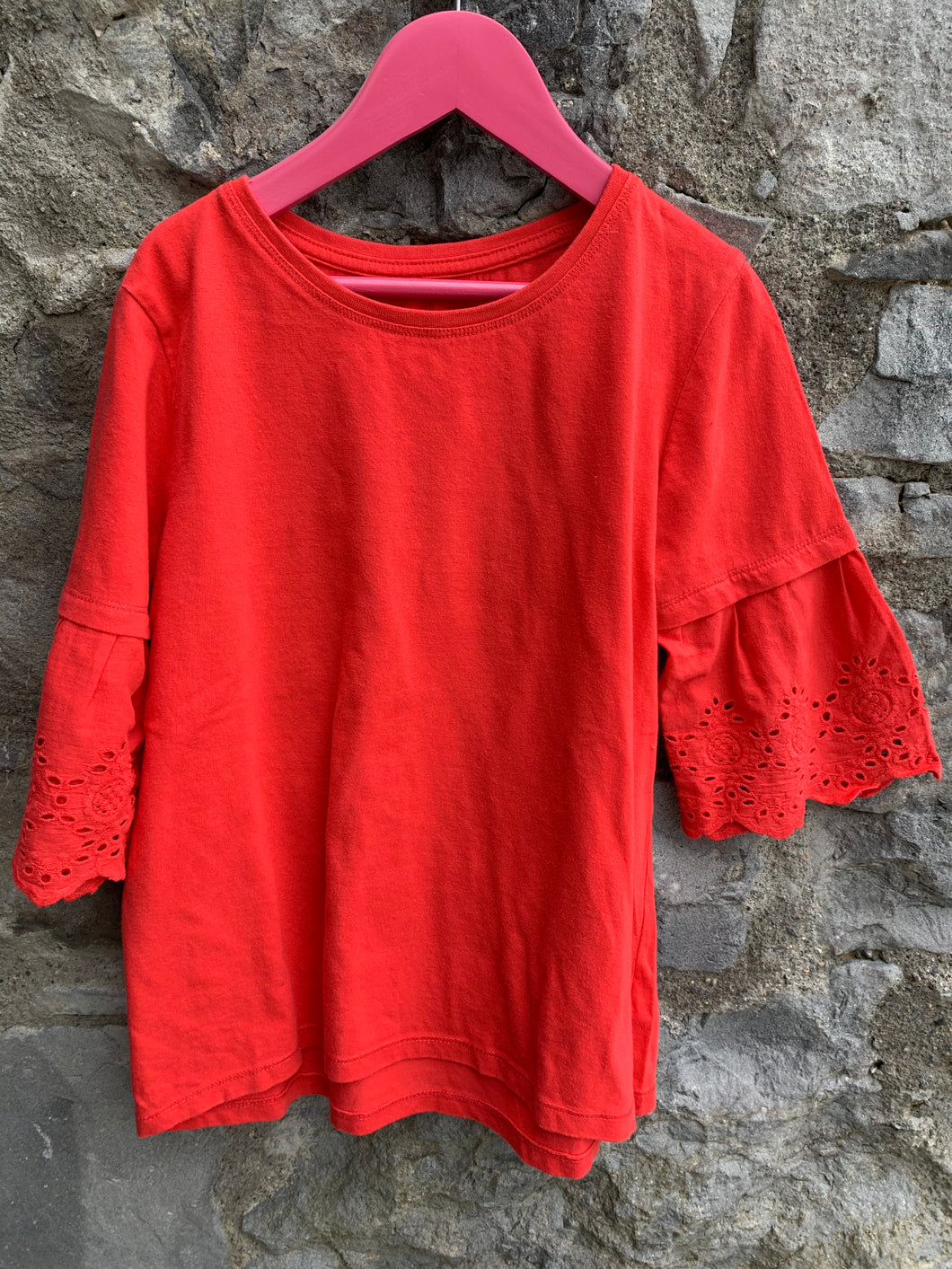 Red top with pointelle sleeves   9-10y (134-140cm)