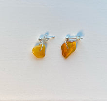 Load image into Gallery viewer, Short pendant amber earrings
