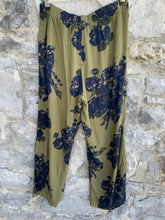 Load image into Gallery viewer, Green pants with navy flowers   uk 14-16
