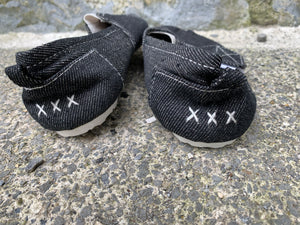 Black canvas shoes   uk 13 (eu 32)