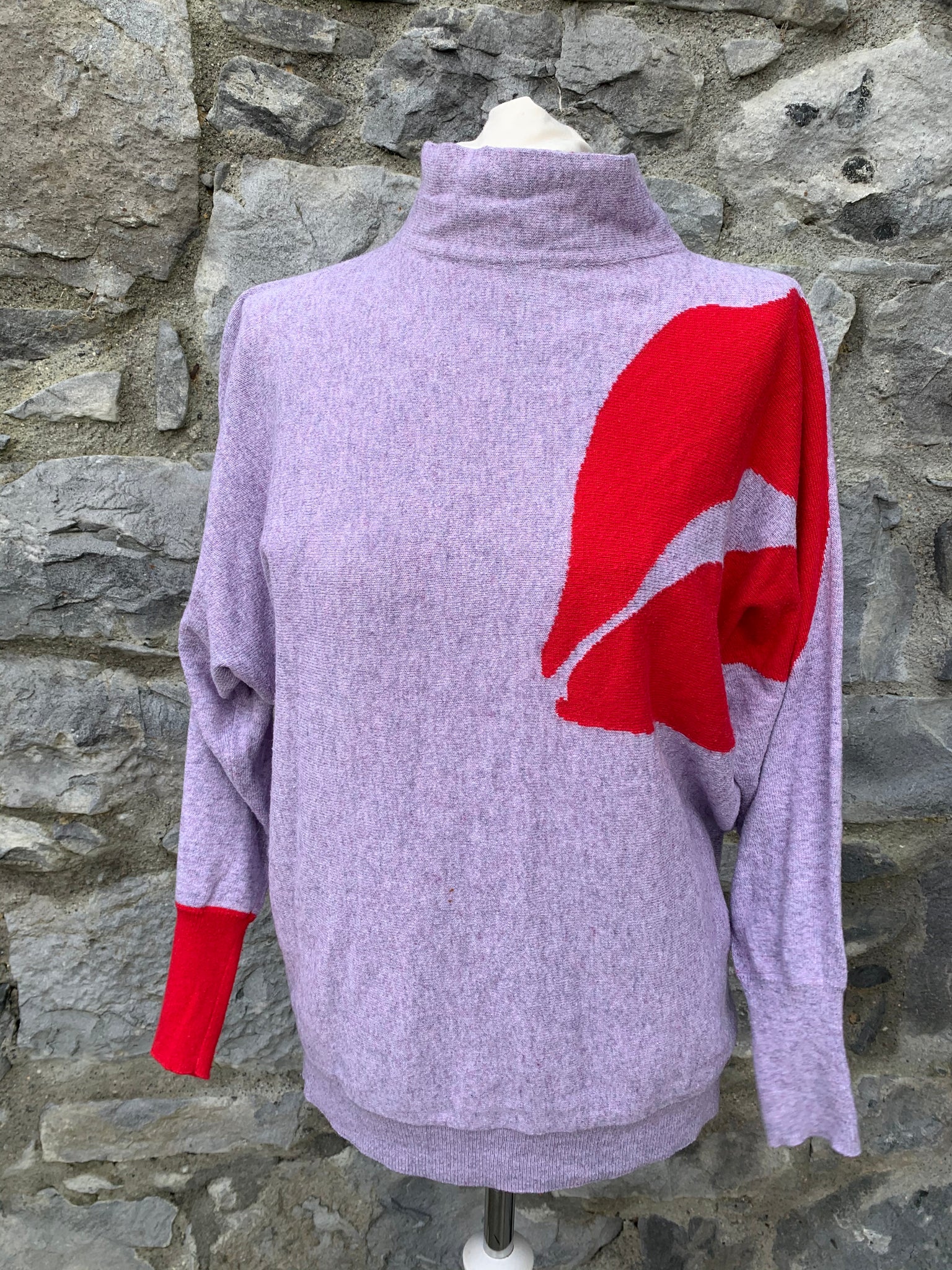 Grey jumper with sales pink lips