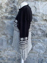 Load image into Gallery viewer, Black&amp;grey snowflakes jumper   uk 8
