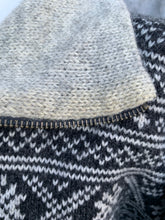 Load image into Gallery viewer, Norwegian print jumper XL

