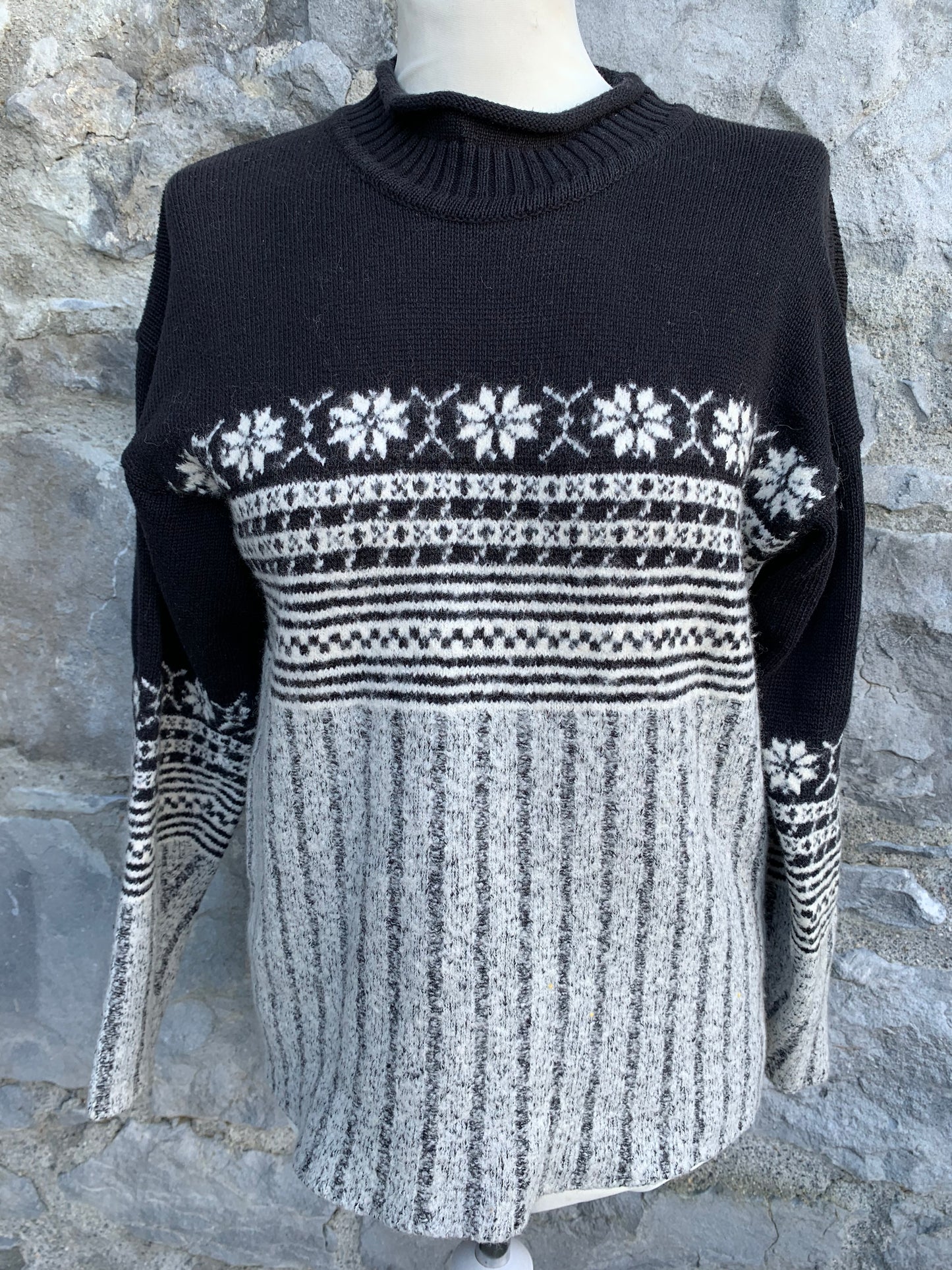 Black&grey snowflakes jumper   uk 8