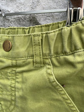 Load image into Gallery viewer, Green shorts   12-18m (80-86cm)
