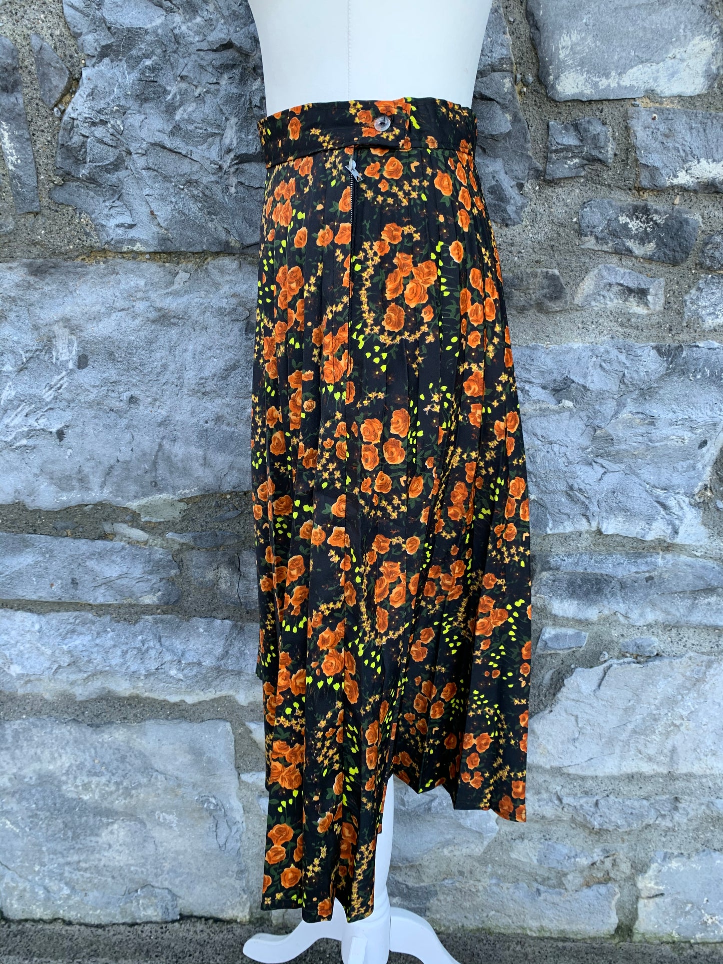 Orange roses skirt    uk 8