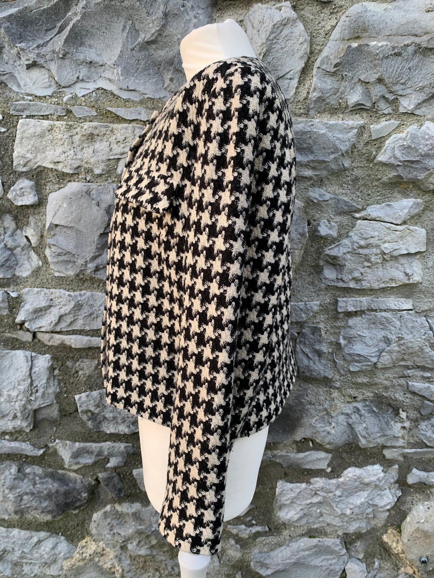 Houndstooth jacket with gold buttons    uk 12