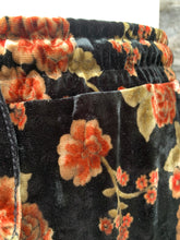 Load image into Gallery viewer, Floral velvet culottes  uk 8-12
