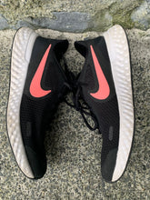 Load image into Gallery viewer, Black runners with pink stripe  uk 2.5-3 (eu 35.5)
