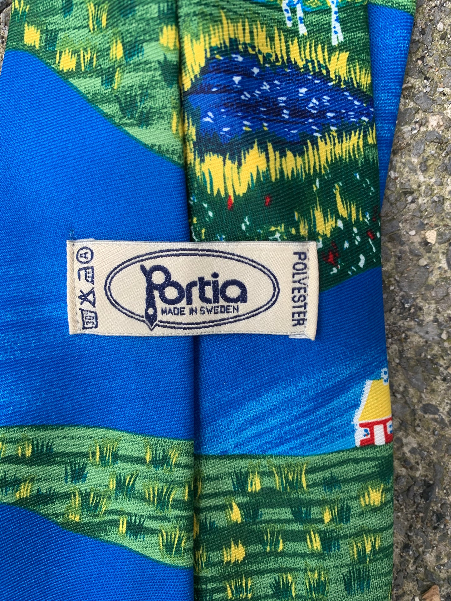 Portia landscape tie