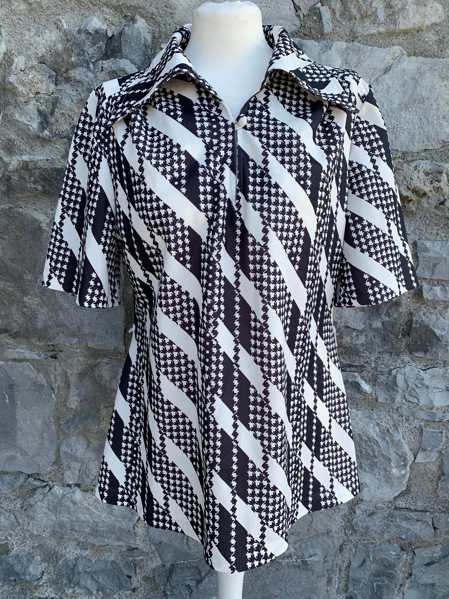 Olino 70s Black&white top   uk 12