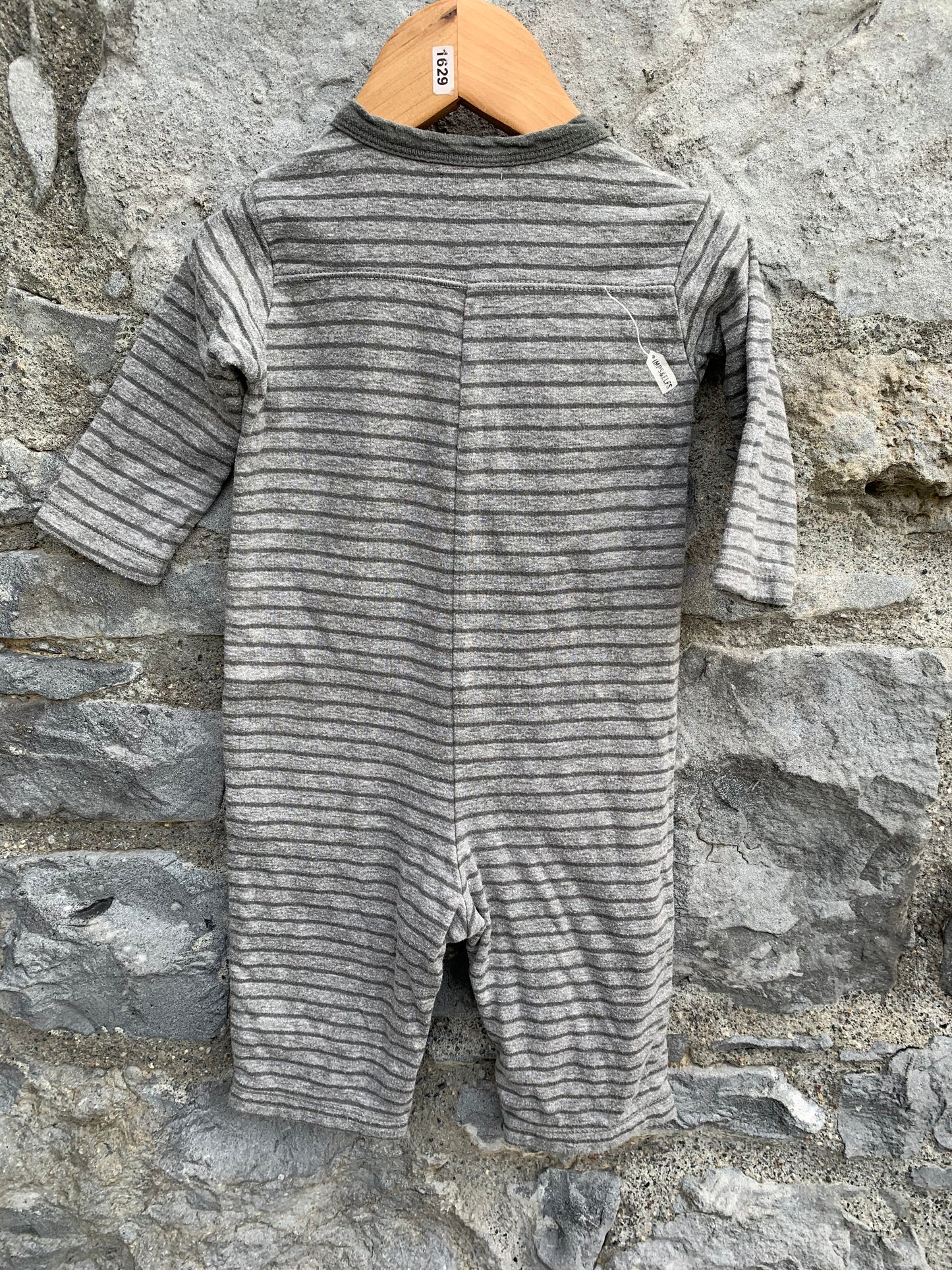 Grey stripy onesie  3-6m (62-68cm)