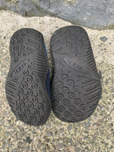 Load image into Gallery viewer, Water shoes   uk 4 (eu 20)
