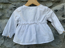 Load image into Gallery viewer, White blouse with tiny flowers   3-6m (62-68cm)
