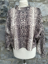 Load image into Gallery viewer, Snake skin oversized top   uk 10-12

