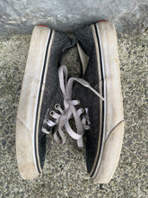 Load image into Gallery viewer, Grey shoes   uk 12 (eu 30)
