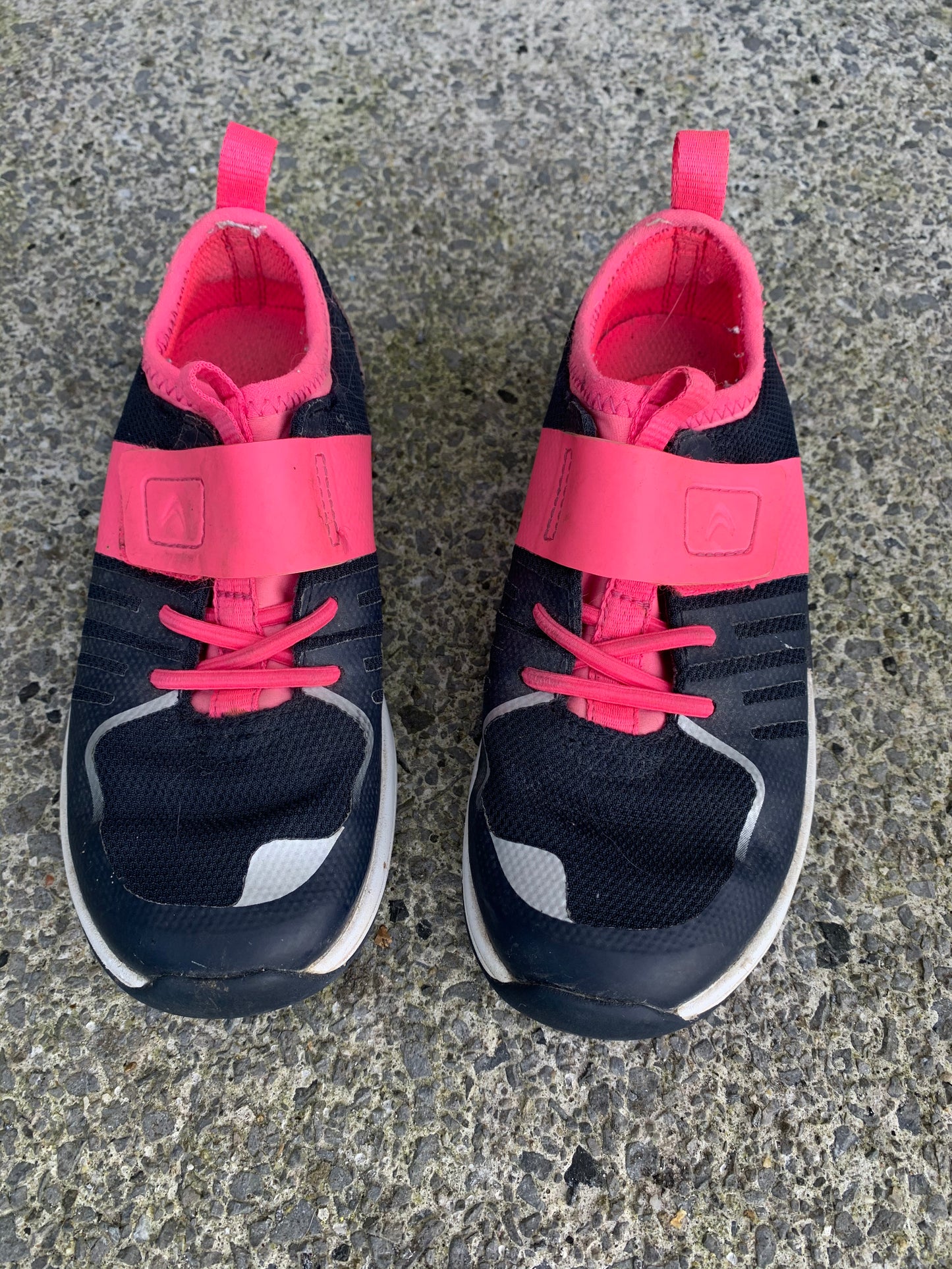 Navy&pink runners  uk 10.5E (eu 28.5)