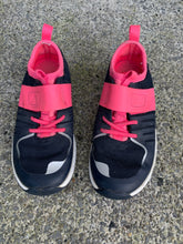 Load image into Gallery viewer, Navy&amp;pink runners  uk 10.5E (eu 28.5)
