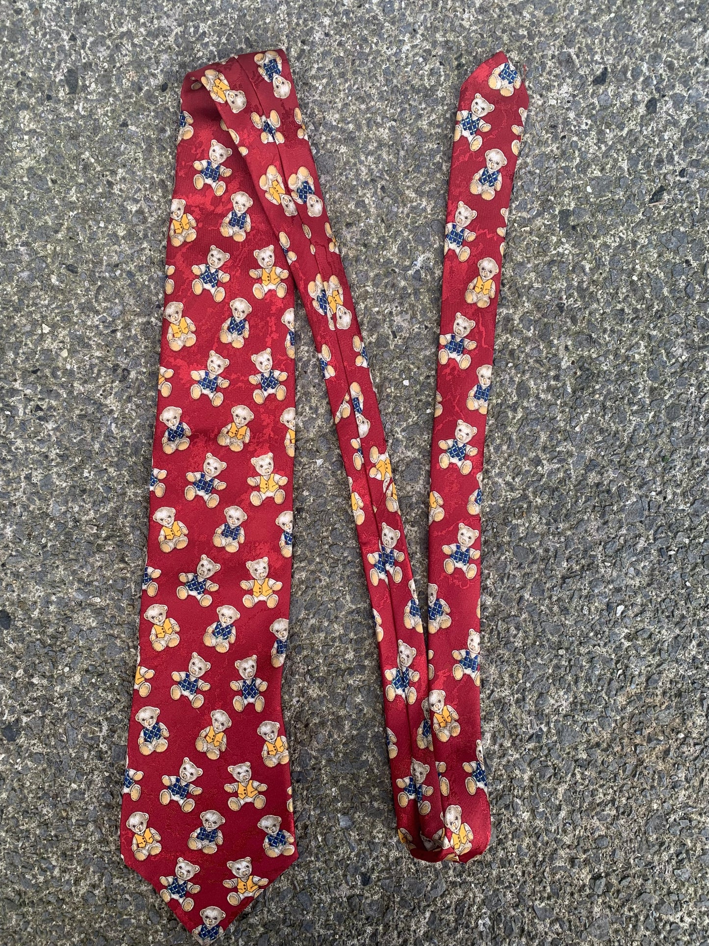 Teddy bears tie