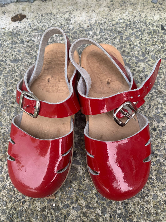 Red wooden clogs  uk 9-9.5 (eu 27)