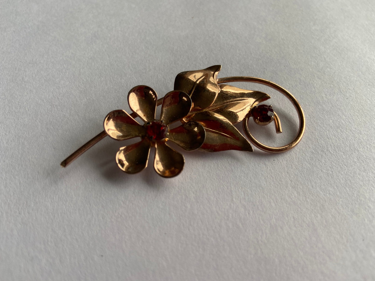 flower red stone brooch