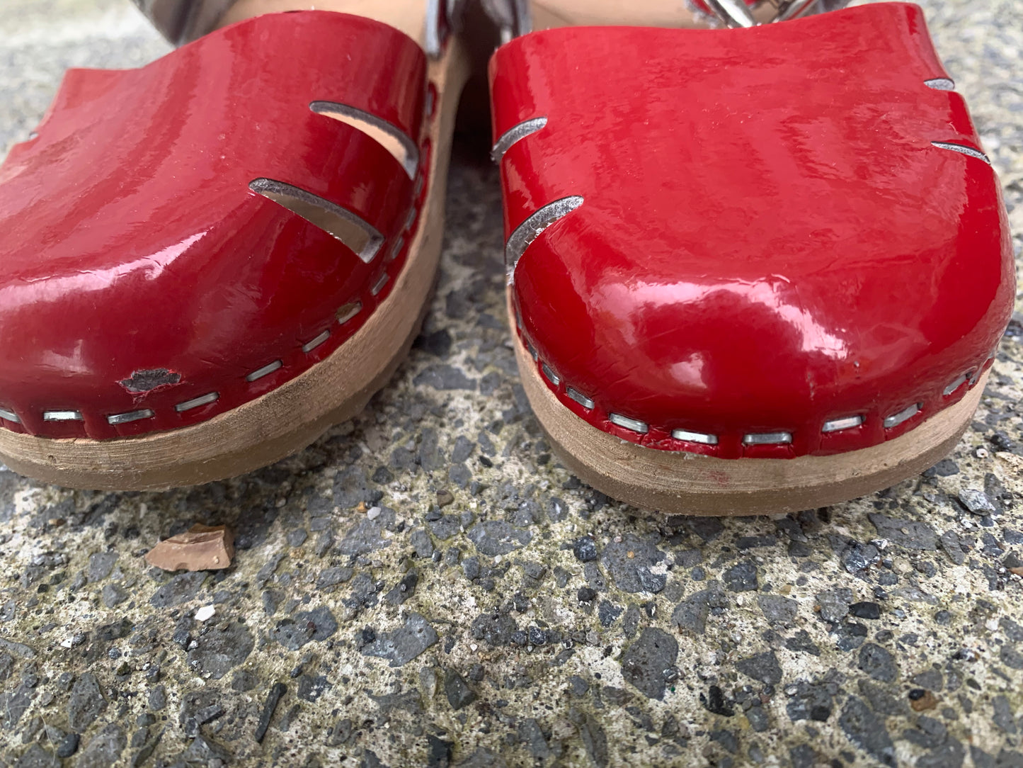 Red wooden clogs  uk 9-9.5 (eu 27)