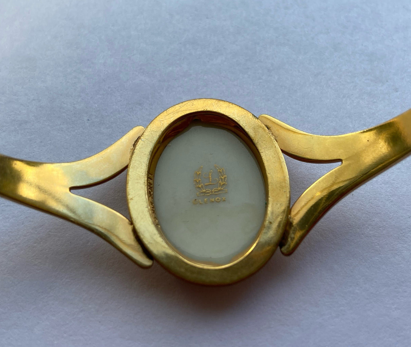 Gold bracelet with flower