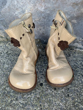 Load image into Gallery viewer, Beige boots  uk 7 (eu 24)
