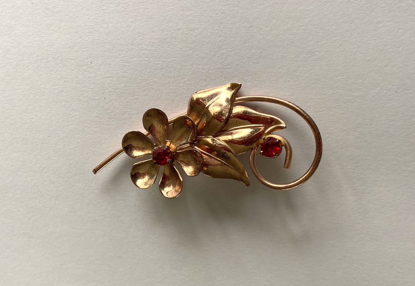 flower red stone brooch