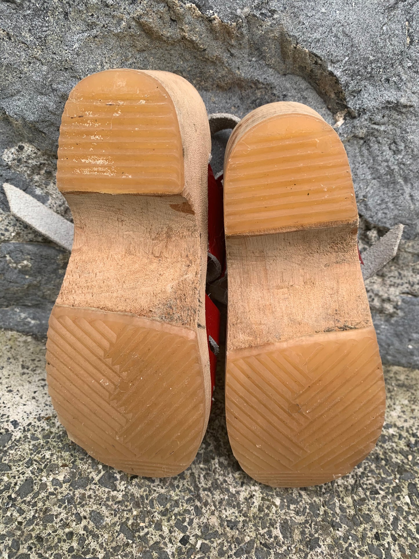 Red wooden clogs  uk 9-9.5 (eu 27)