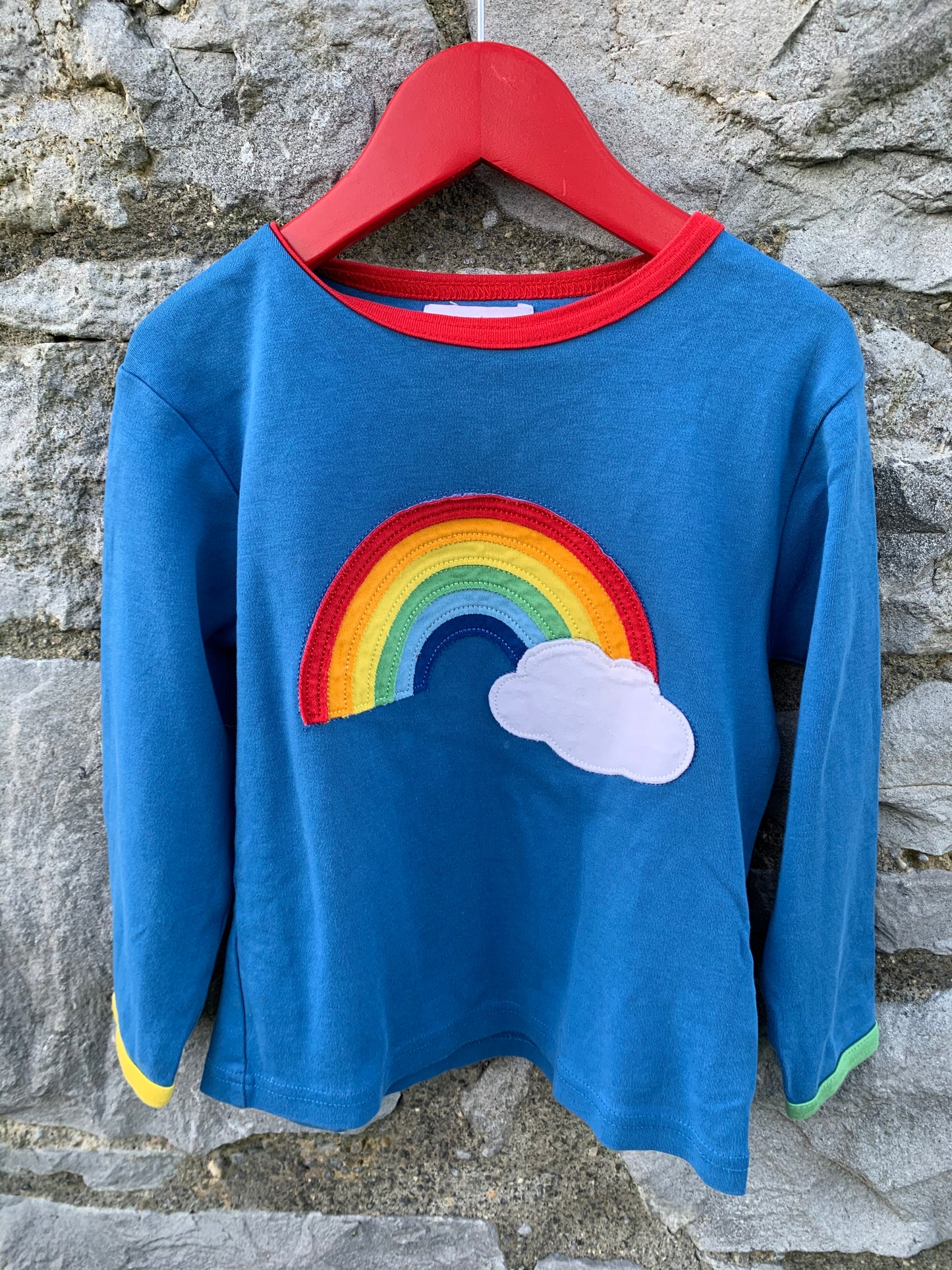 TT top with rainbow   5y (110cm)