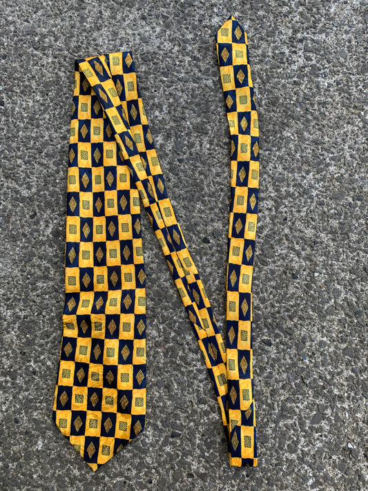 Diamonds tie