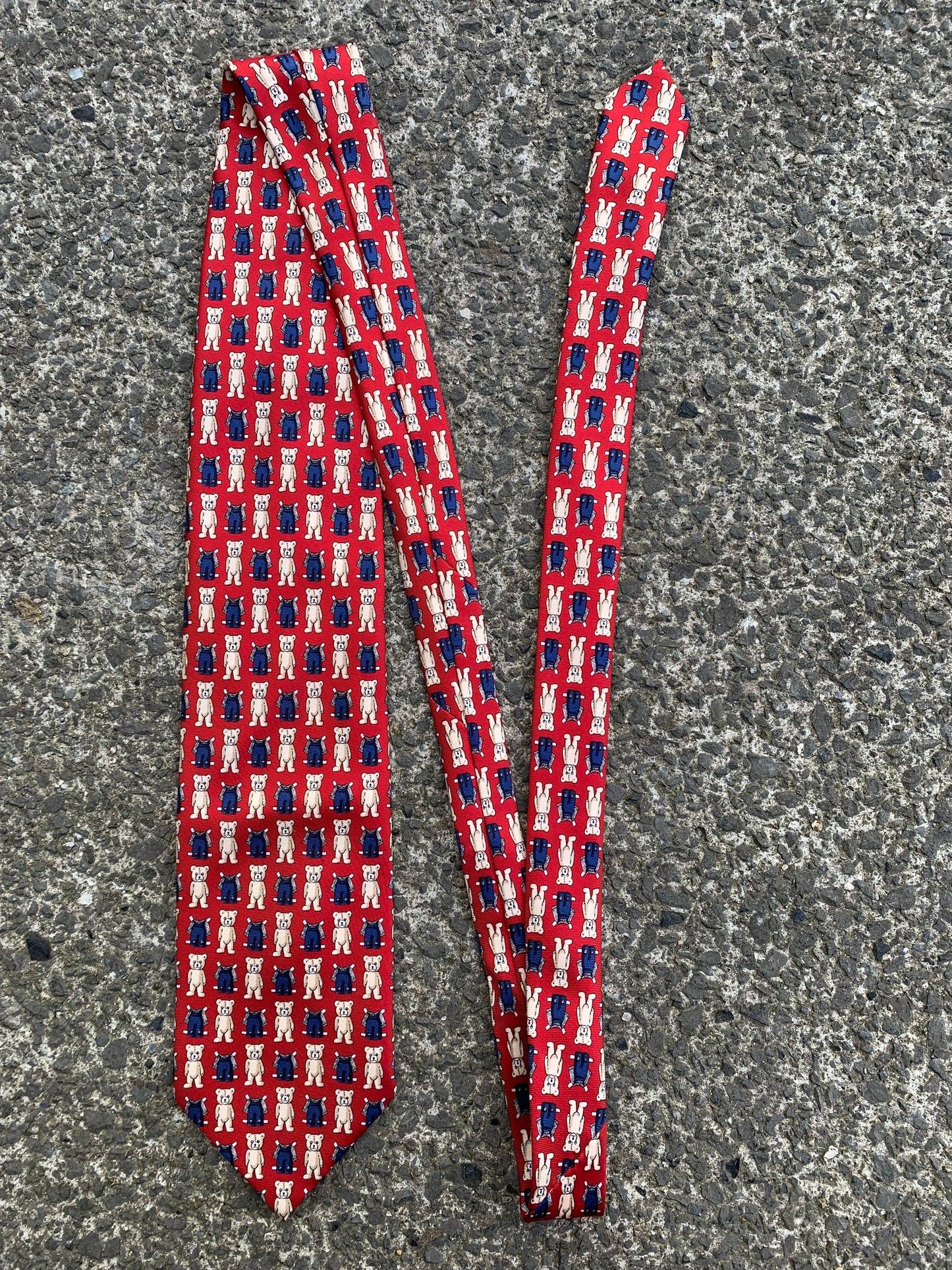 Teddy bears tie