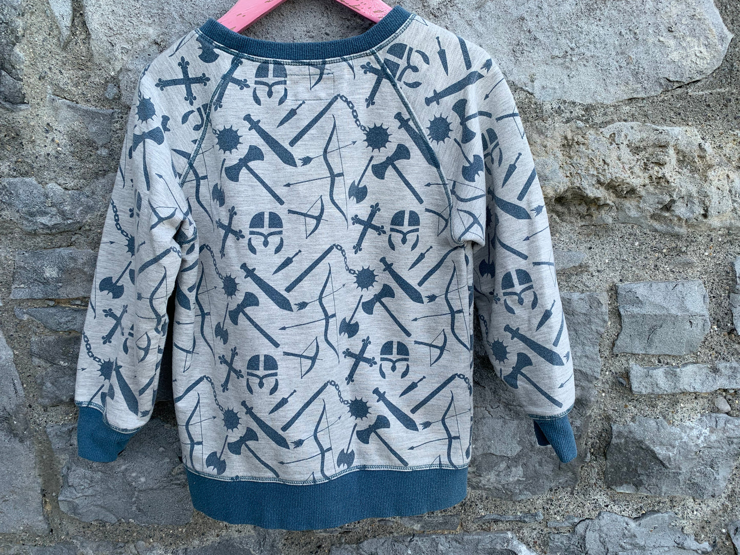 Medieval weapons sweatshirt  4-5y (104-110cm)