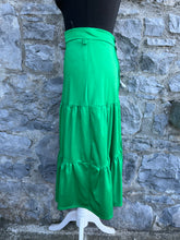 Load image into Gallery viewer, Green tiered skirt uk 6
